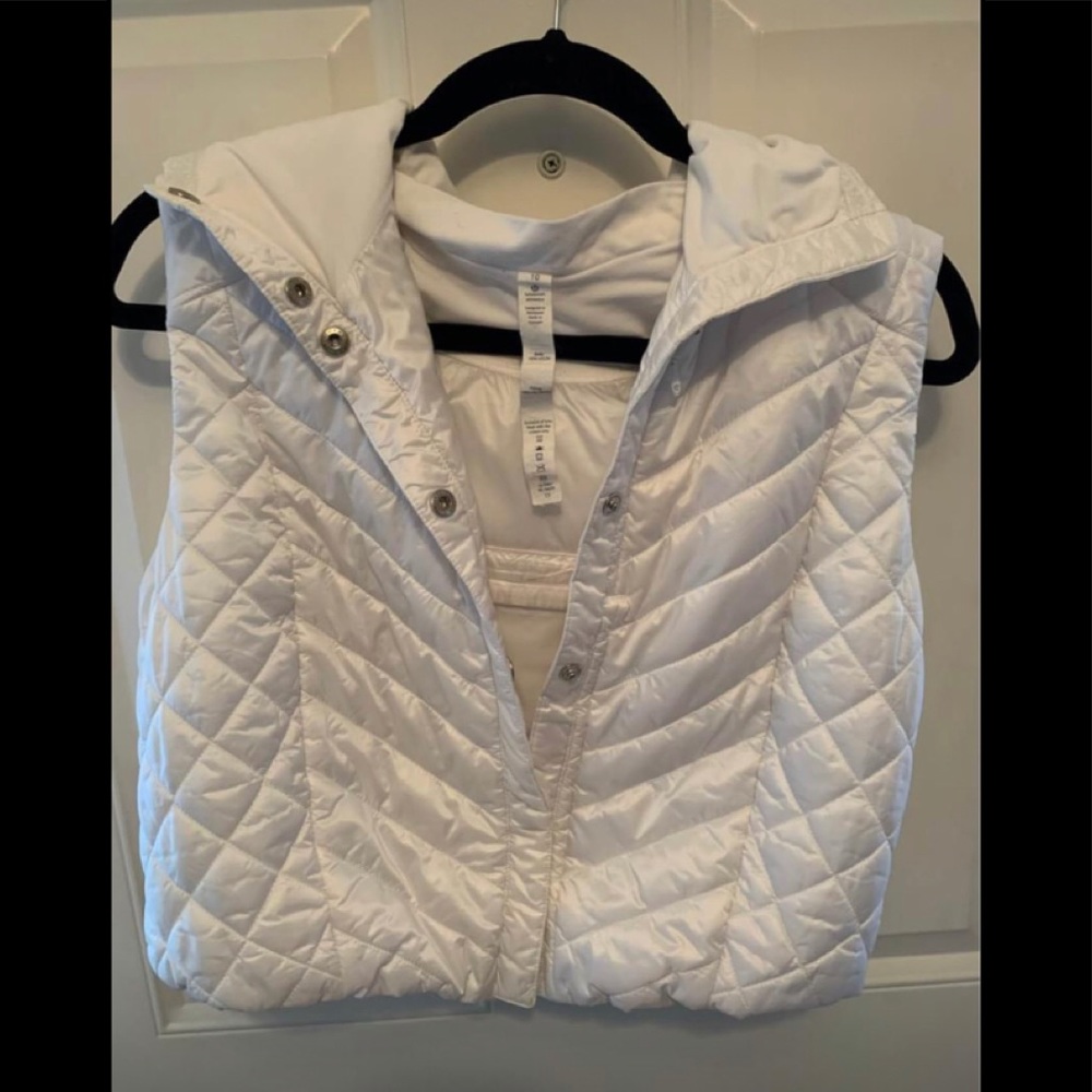 Lululemon size 10 cropped white vest.